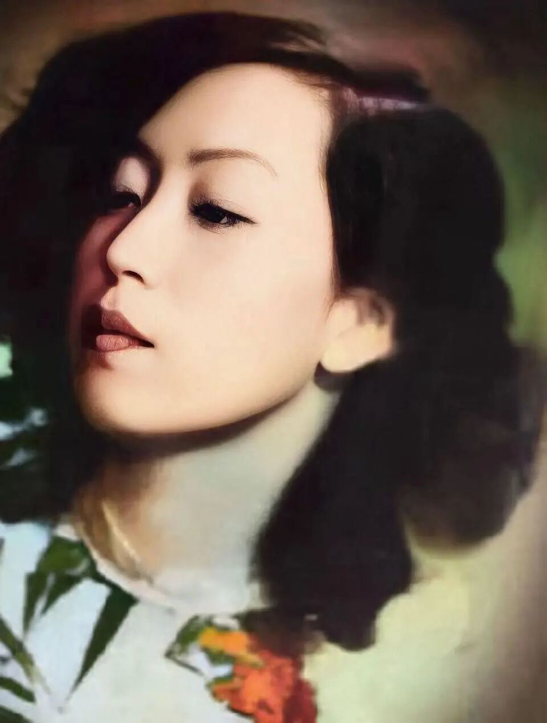 1995年,75岁张爱玲死后一周被发现,身下垫着红色地毯,遗嘱:谁也别看我