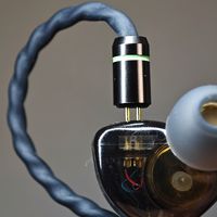 发烧依然配置强势，西圣入耳式Hifi1有线耳机