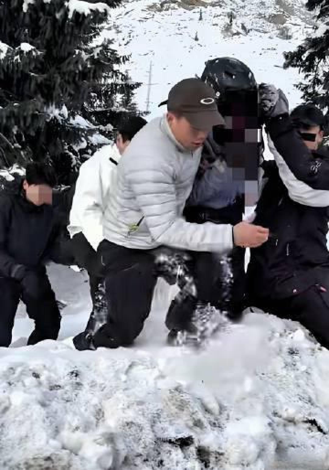 从惊喜到惊吓:可可托海雪豹频现后突袭游客,背后原因引深思
