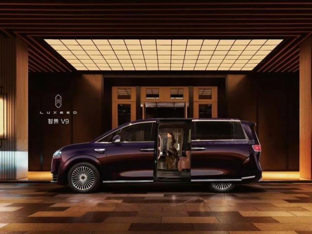 智界V9互动光毯曝光:人走光随,上车仪式感拉满