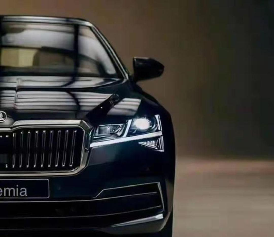 全新一代斯柯达速派曝光,外观大变,内配悬浮式大屏,搭载第五代EA888发动机-1