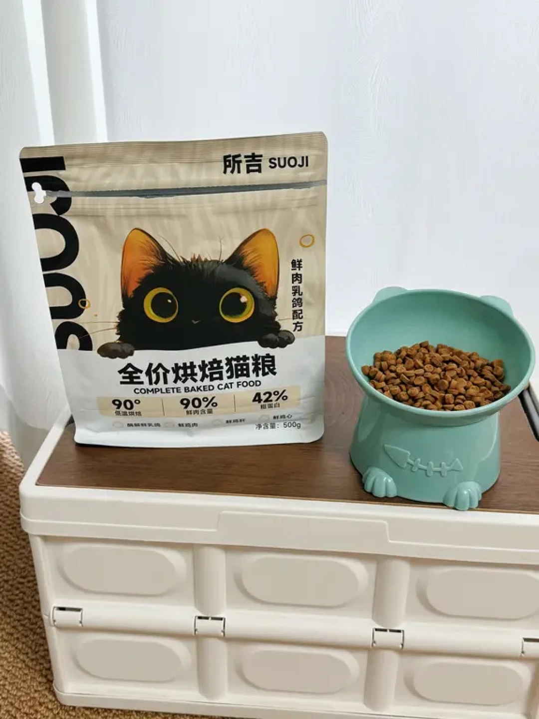 挑嘴猫终于被征服！这乳鸽猫粮香到主动炫饭