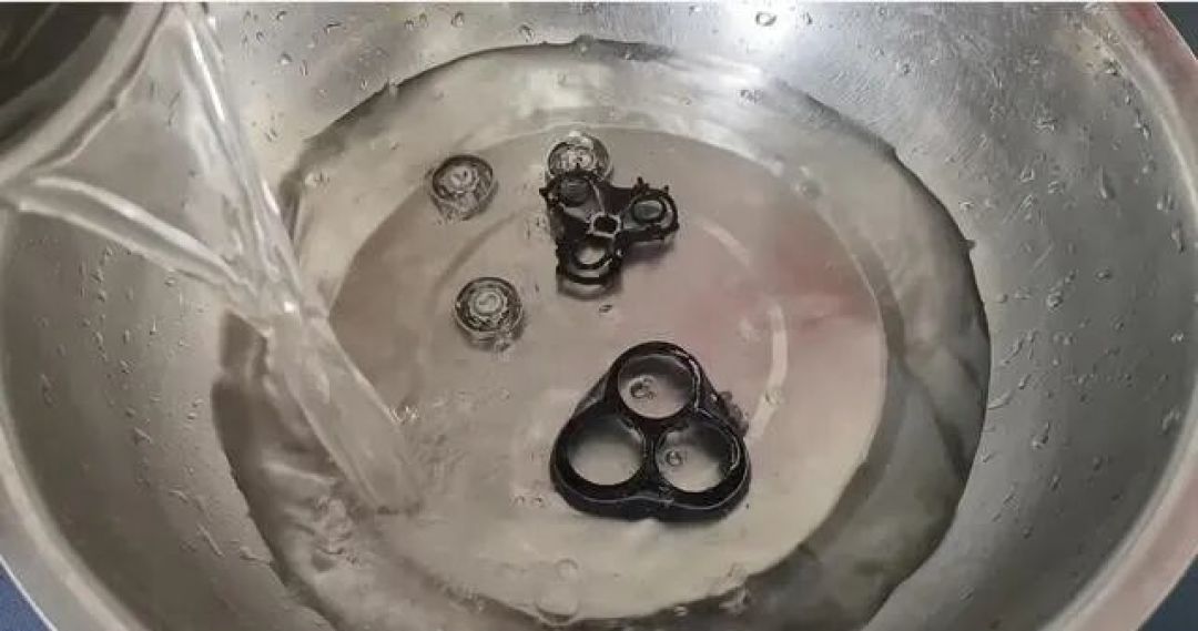 剃须刀钝了不要愁,只要一张纸,不用换刀 头,立马和新的一样锋利