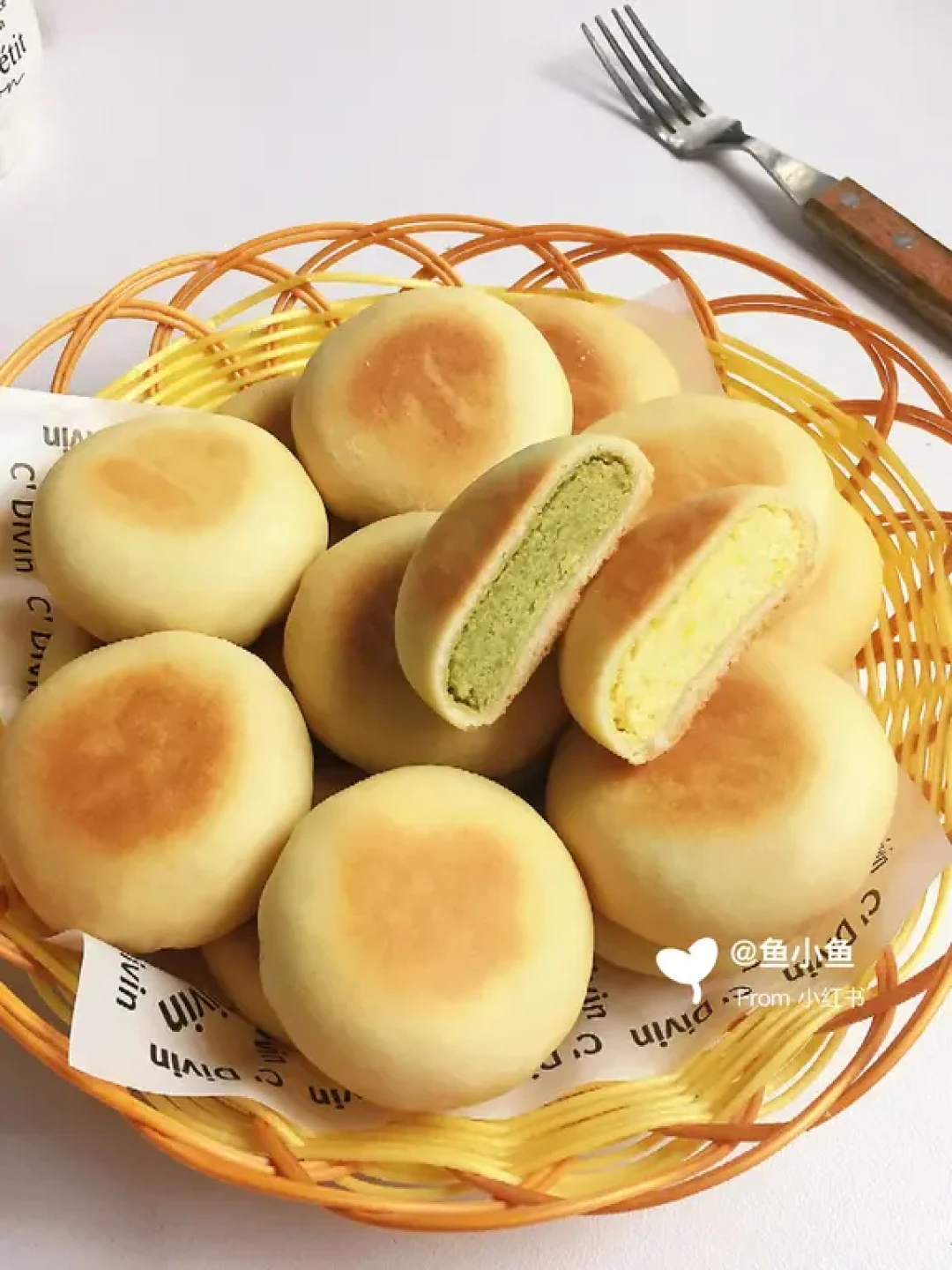 免炒馅!免烤箱!绵软好吃の软皮绿豆沙饼!