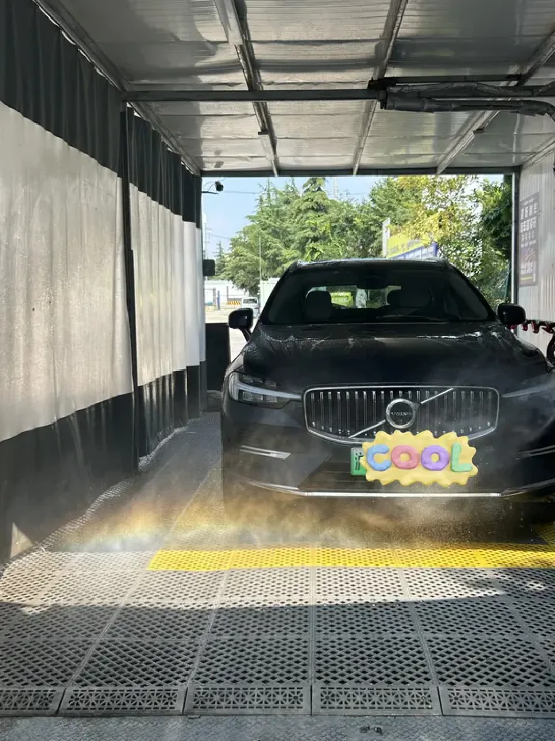 窝窝XC60 T8 25款一年了