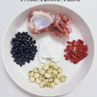 入冬必喝：黑豆莲子骨头汤，滋阴健月卑