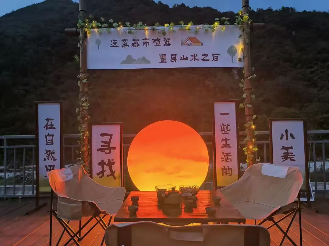 宁陕县四亩地镇徒步指南|这两条休闲徒步路线,一路花海、墙绘、观景台,太治愈了!