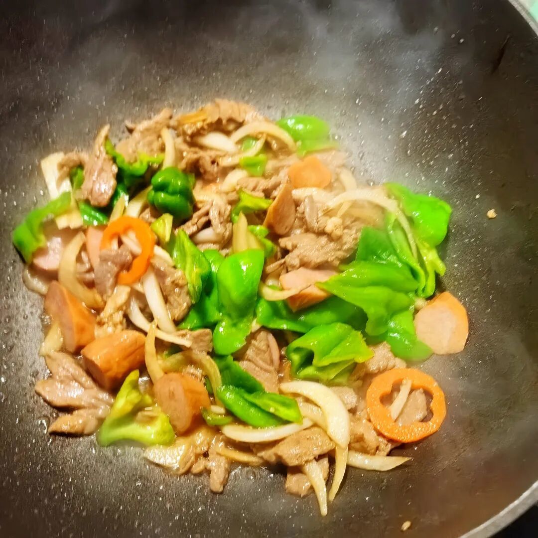 双份早餐的生活模式又重启了,有人说这是“没苦硬吃”。