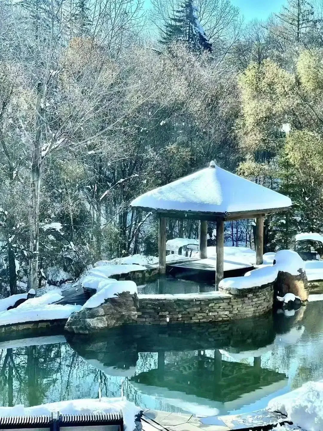 冰雪与温泉,奇妙共存——来自北纬42°飘雪温泉