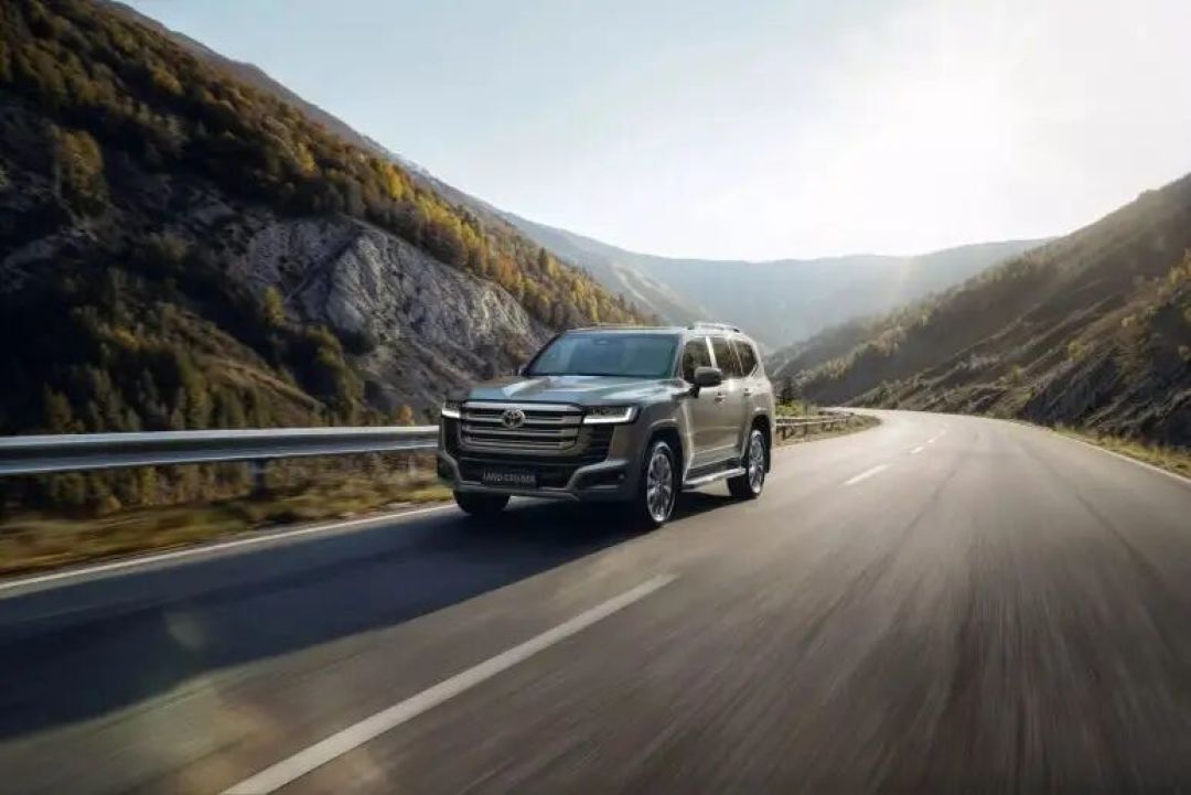 Land Cruiser 300混合动力457马力电动化怪物SUV
