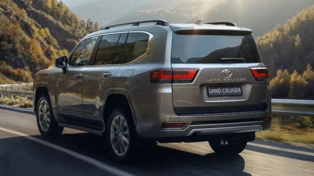 Land Cruiser 300混合动力457马力电动化怪物SUV