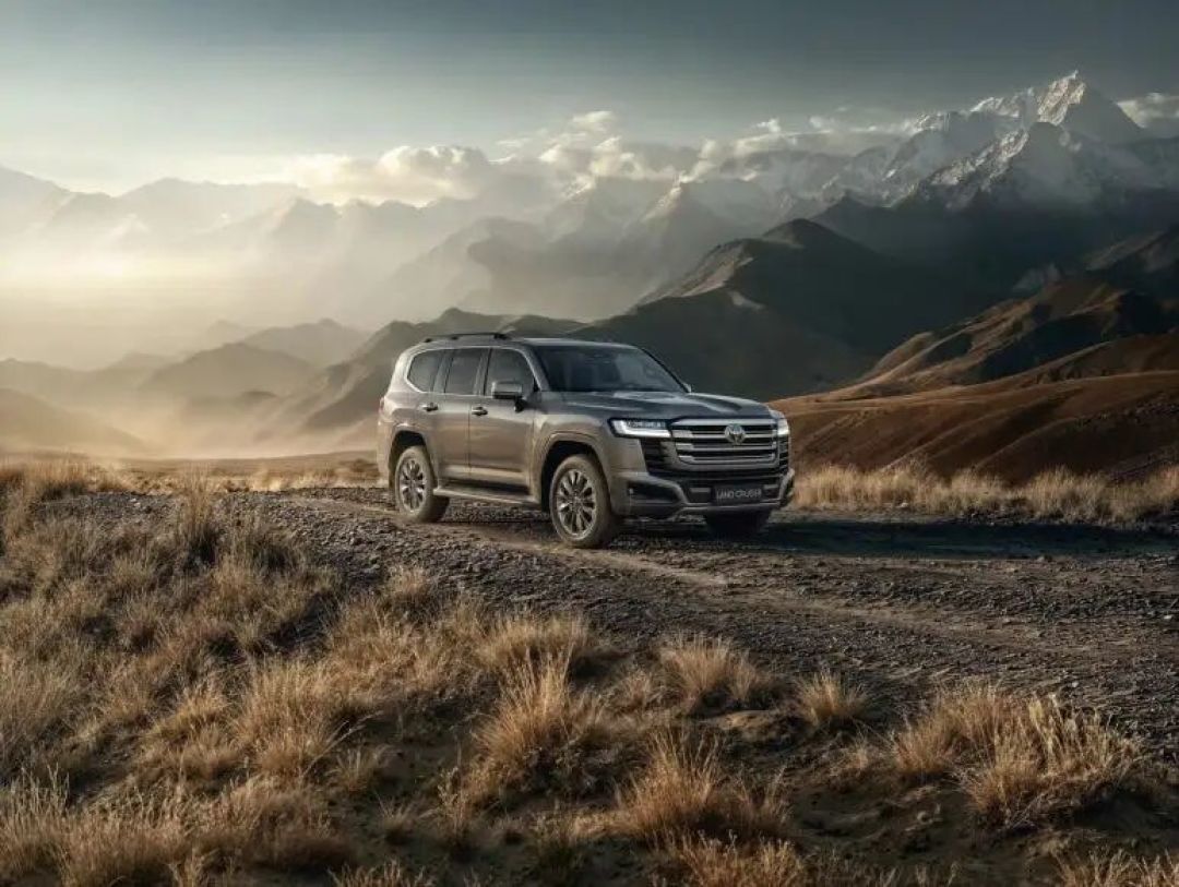 Land Cruiser 300混合动力457马力电动化怪物SUV