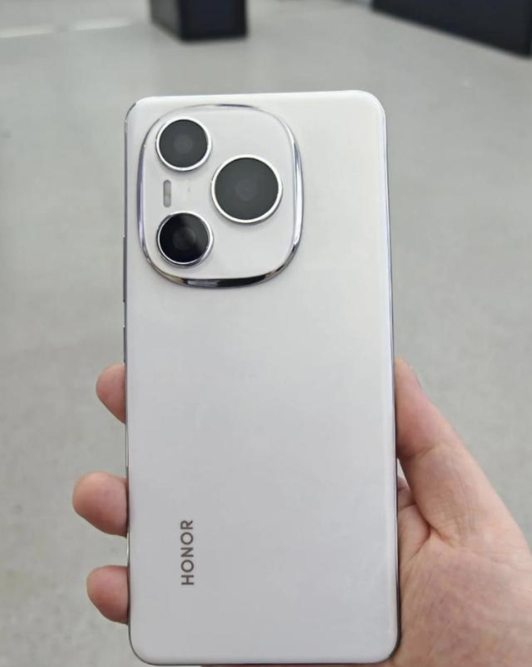 买荣耀别盲选:这4 款被称“信号小钢炮”,16+512GB 一步到位,生活通勤全稳了~