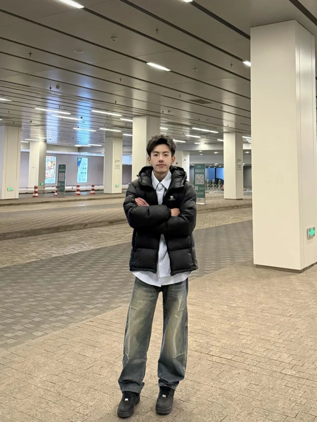 男生冬日保命穿搭|黑羽绒服也能穿出少年感