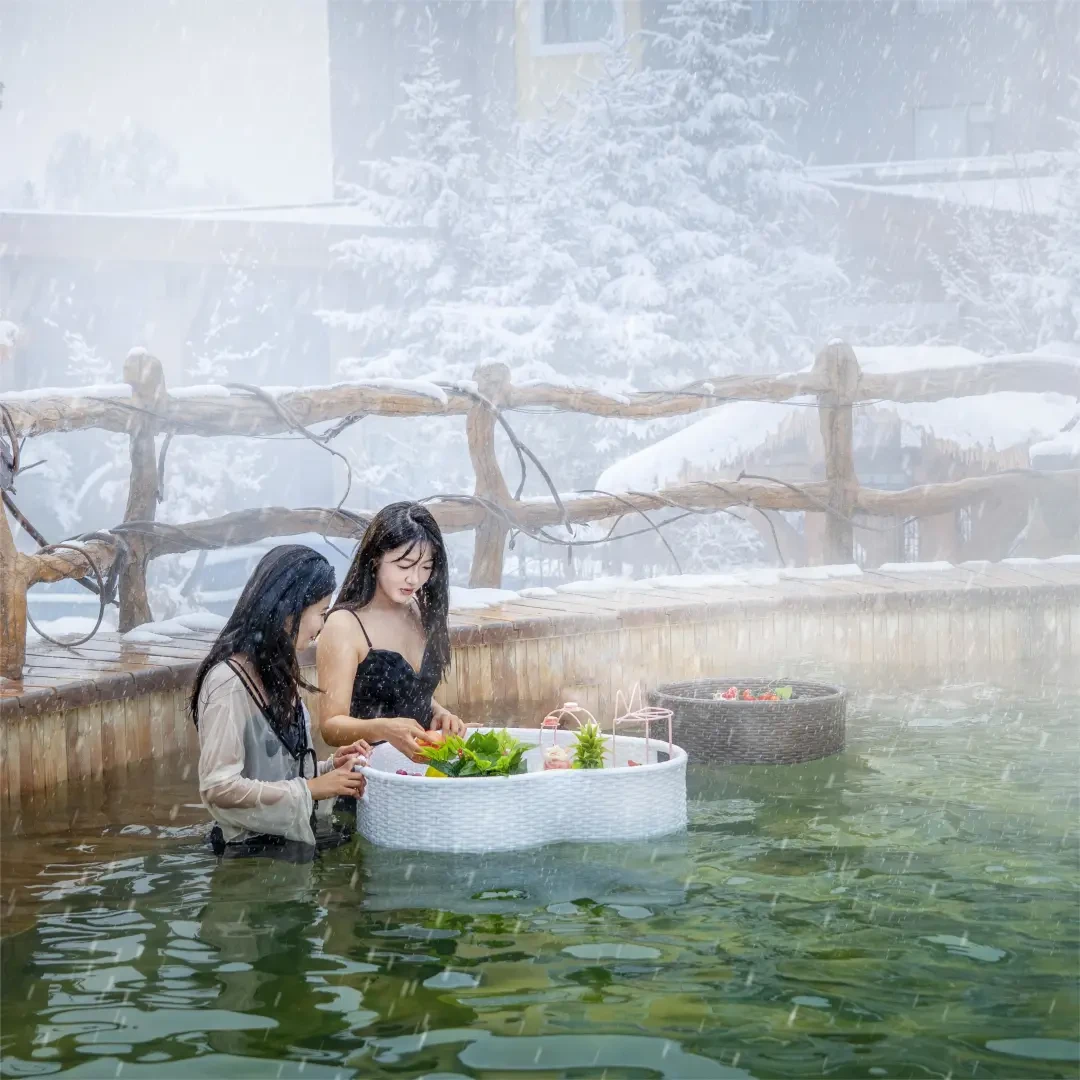 冰雪与温泉,奇妙共存——来自北纬42°飘雪温泉