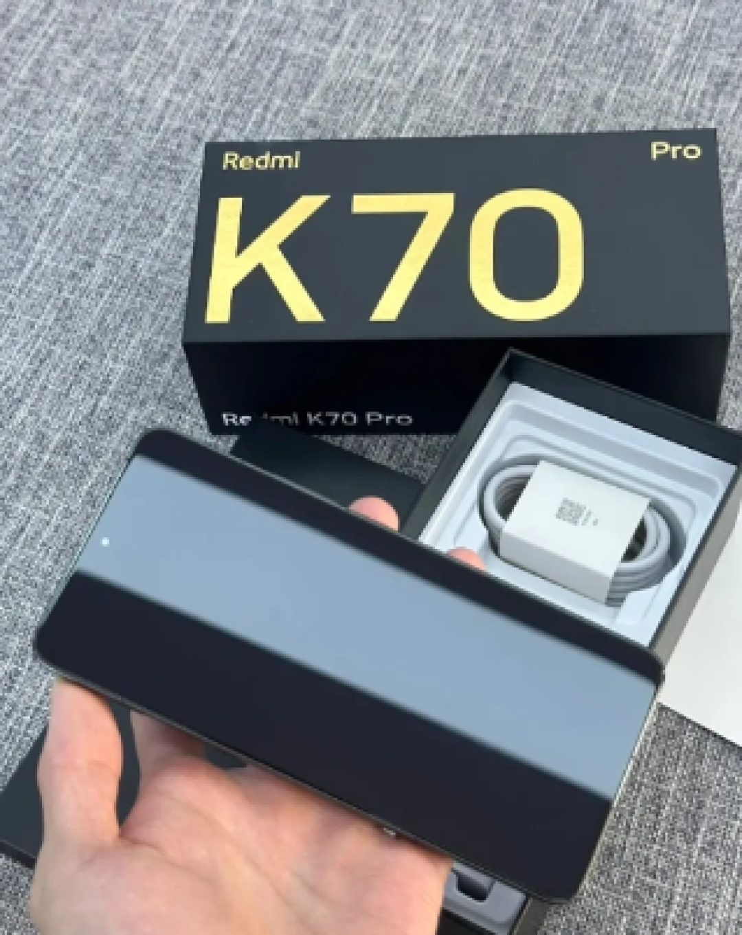 跌破900的“真香”神机，骁龙8Gen3+2K直屏+120W秒充，24G+1TB仅千元出头