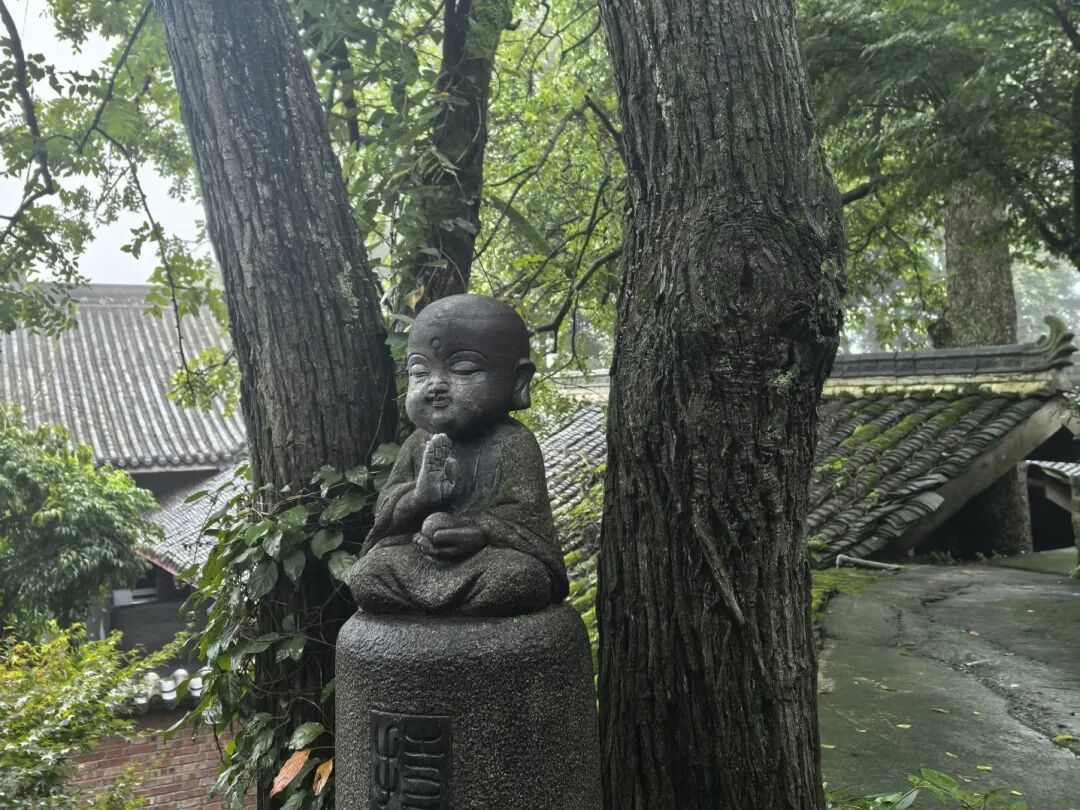 成都一条秘境徒步线路，可游览千年古寺，人少景美，老人孩子都适合