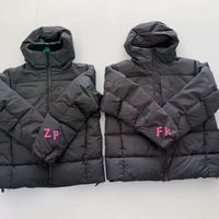 Tho sv 羽绒服真伪对比评测  (这种细节都白瞎用这么好的绒 鹅绒跟着他纯遭罪)