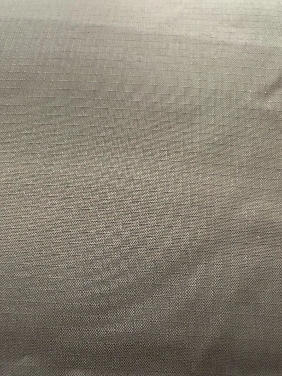 Tho sv 羽绒服真伪对比评测 (这种细节都白瞎用这么好的绒 鹅绒跟着他纯遭罪)