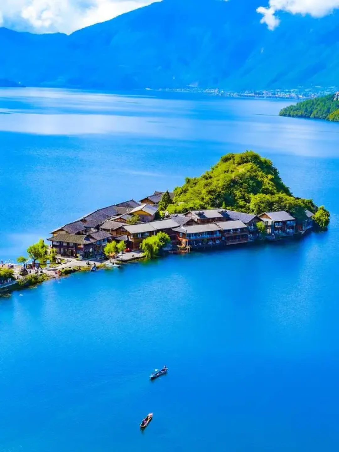 从香格里拉到泸沽湖:一次旅程,两种文明