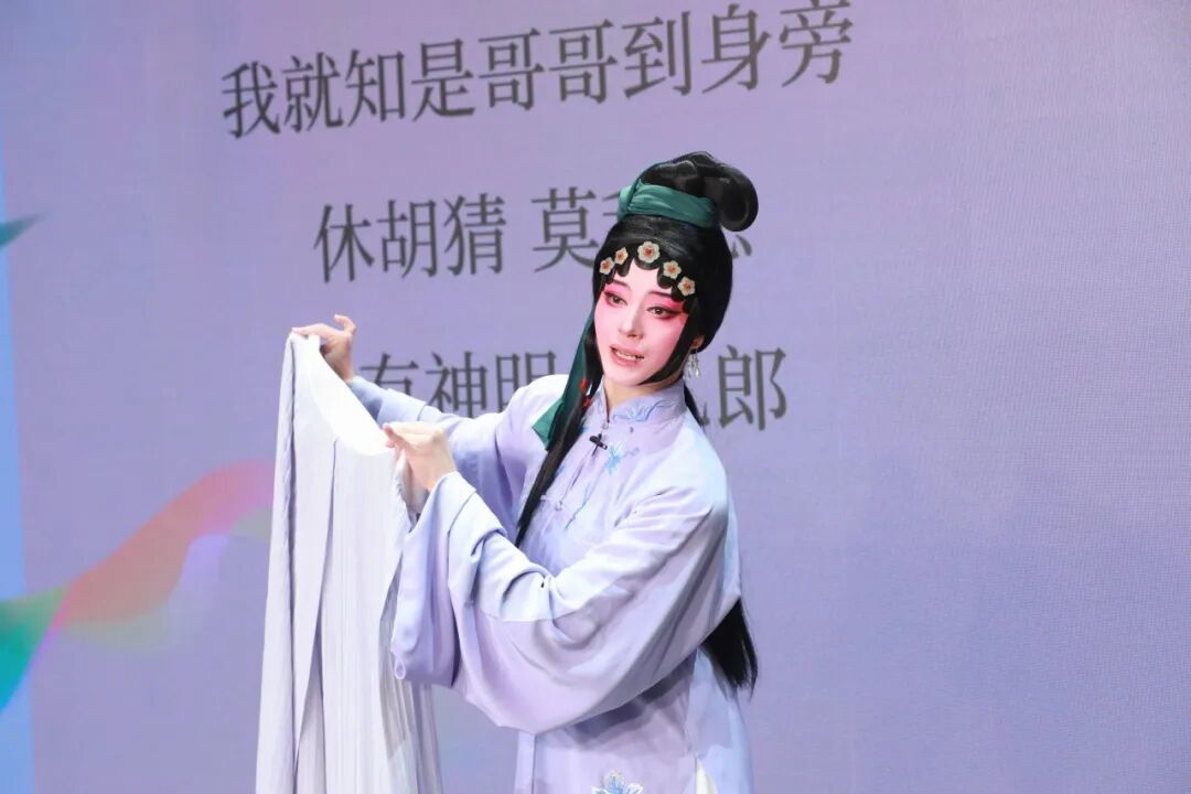 这届年轻人,开始搞戏曲了