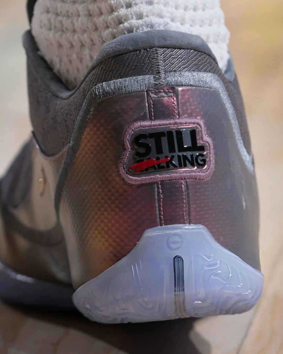 Nike LeBron 23 全新配色「Shut Up And Dribble」正式登场