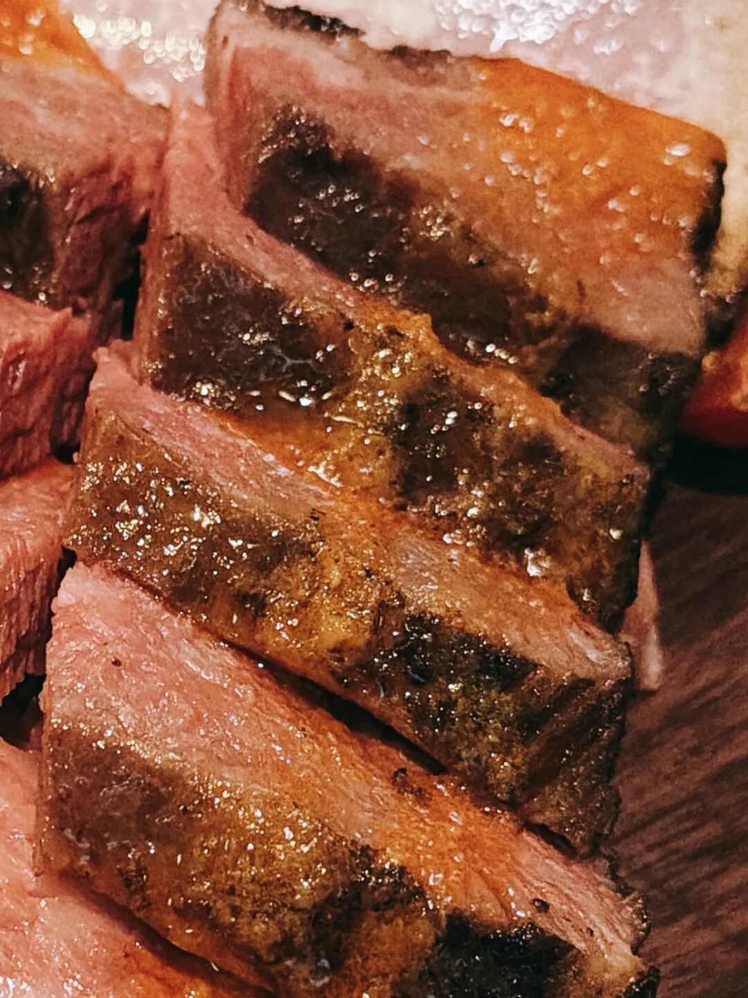 香港｜点评第一的法餐厅，在抠抠搜搜的鱼子酱套餐里遇到超棒牛腿子