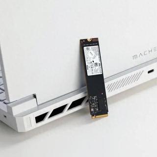满功耗RTX 5070 Ti + 7000MB/s长存PC411 SSD！实战机械师曙光16S Ultra游戏本