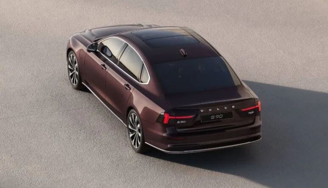 沃尔沃 S90 汽车 — 兼具轻度混合动力与插电式混合动力的全新平衡