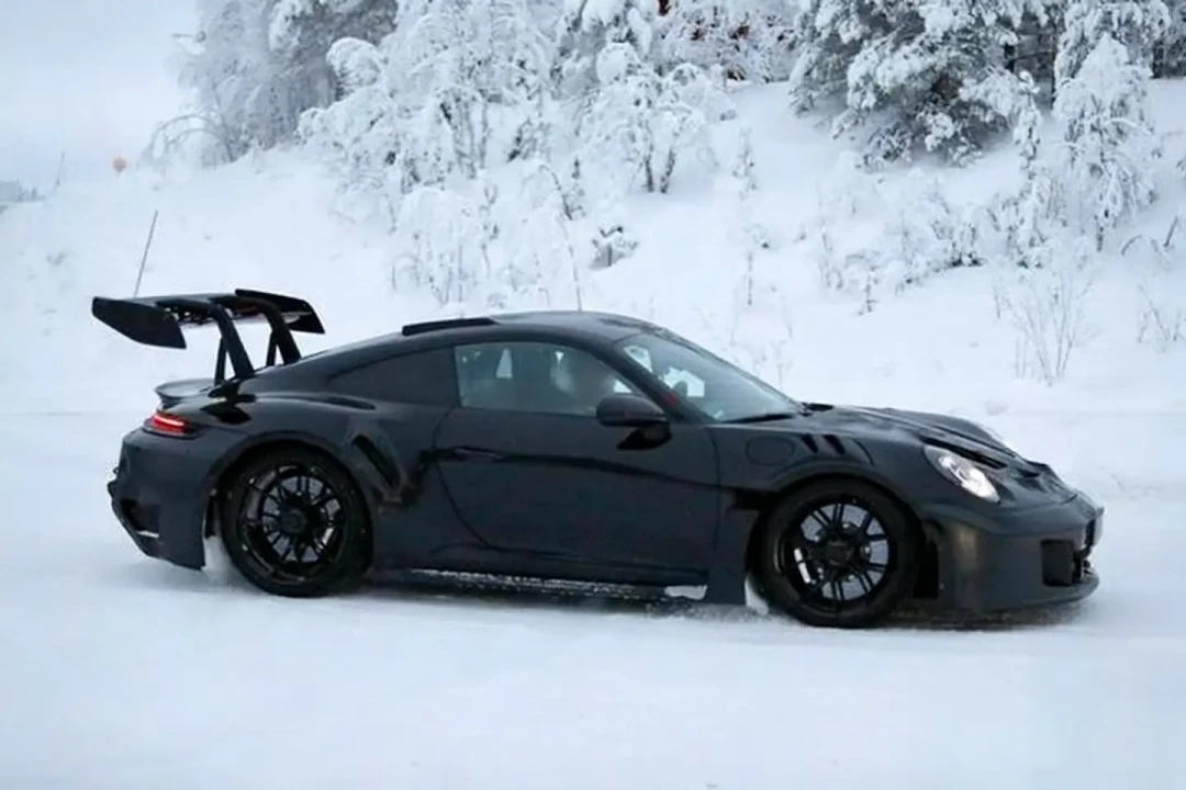 2027款保时捷911 GT3 RS雪地谍照曝光