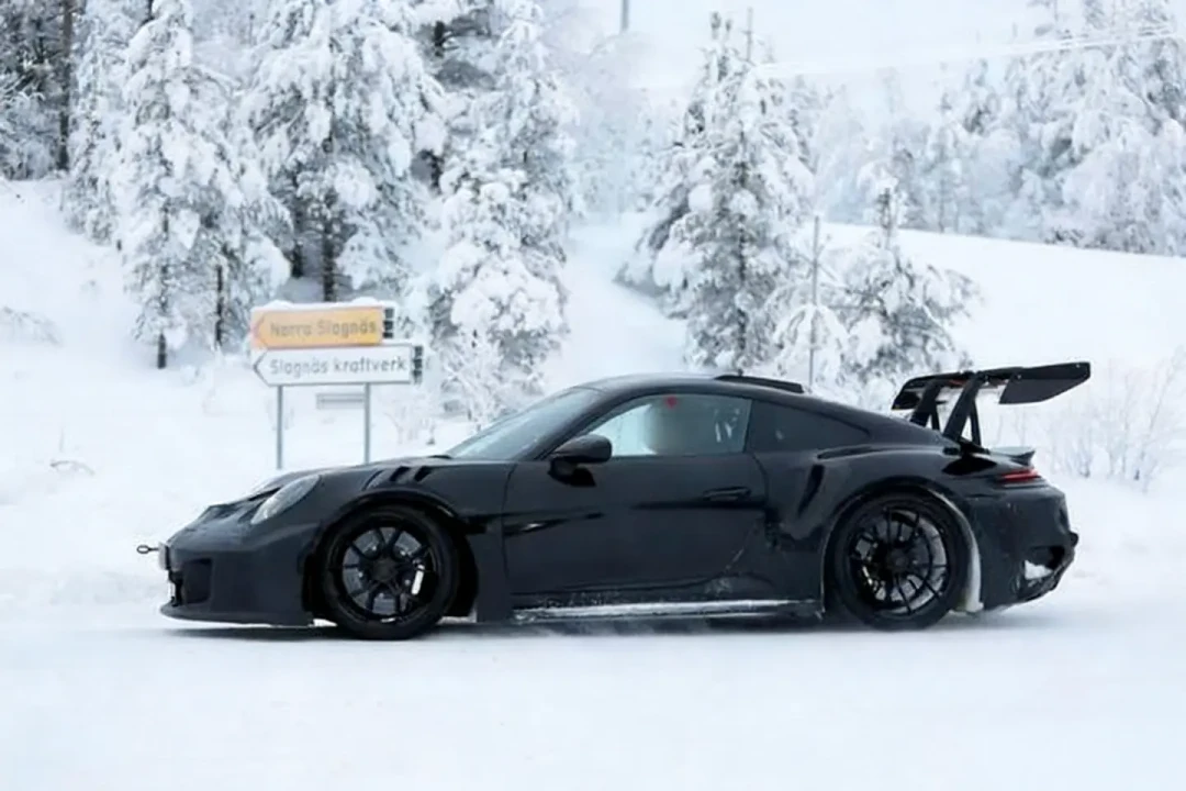 2027款保时捷911 GT3 RS雪地谍照曝光