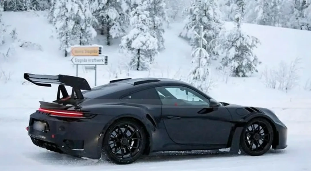 2027款保时捷911 GT3 RS雪地谍照曝光