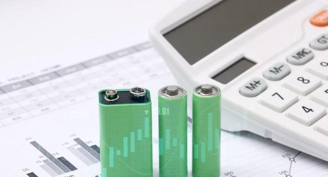 续航1500公里、永不自燃?2026年,“全固态电池”要烂大街了吗?