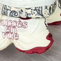 厚底增高+复古纹，新年甜酷辣妹必备