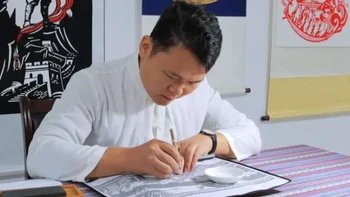 #热门 
纸上运河-平陆运河巨幅剪纸纪录片
作品尺寸：13.42米x0.6米
耗时：一年半(2024年初开始)
拍摄：广职院
南宁剪纸-杨再旺
#真实生活分享计划