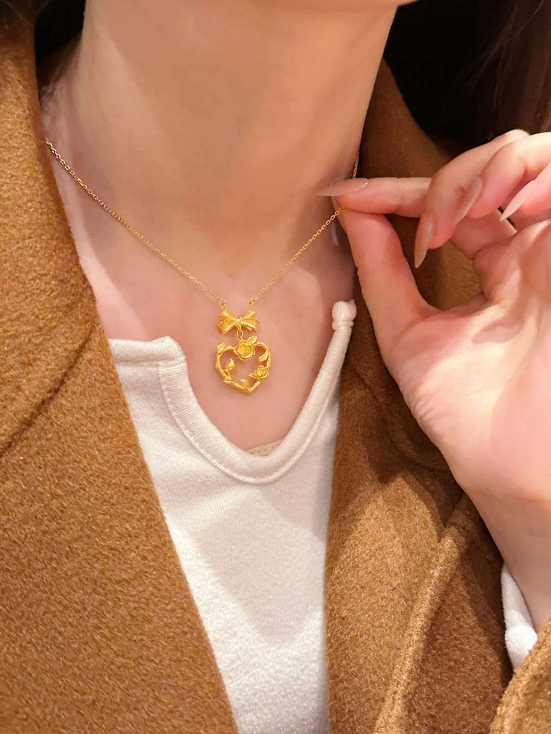 玫瑰缠绕爱心,接住掉落的少女心