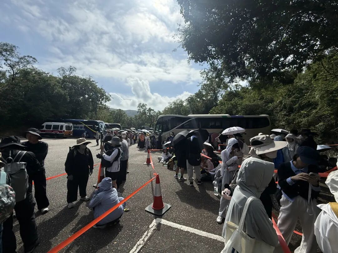 「边境中国」麦理浩径:听劝,还没徒步,先等了三个小时的 9A 小巴~