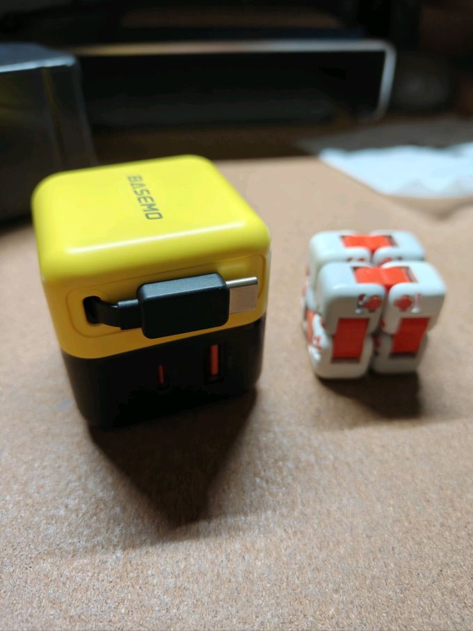 倍魔充电器