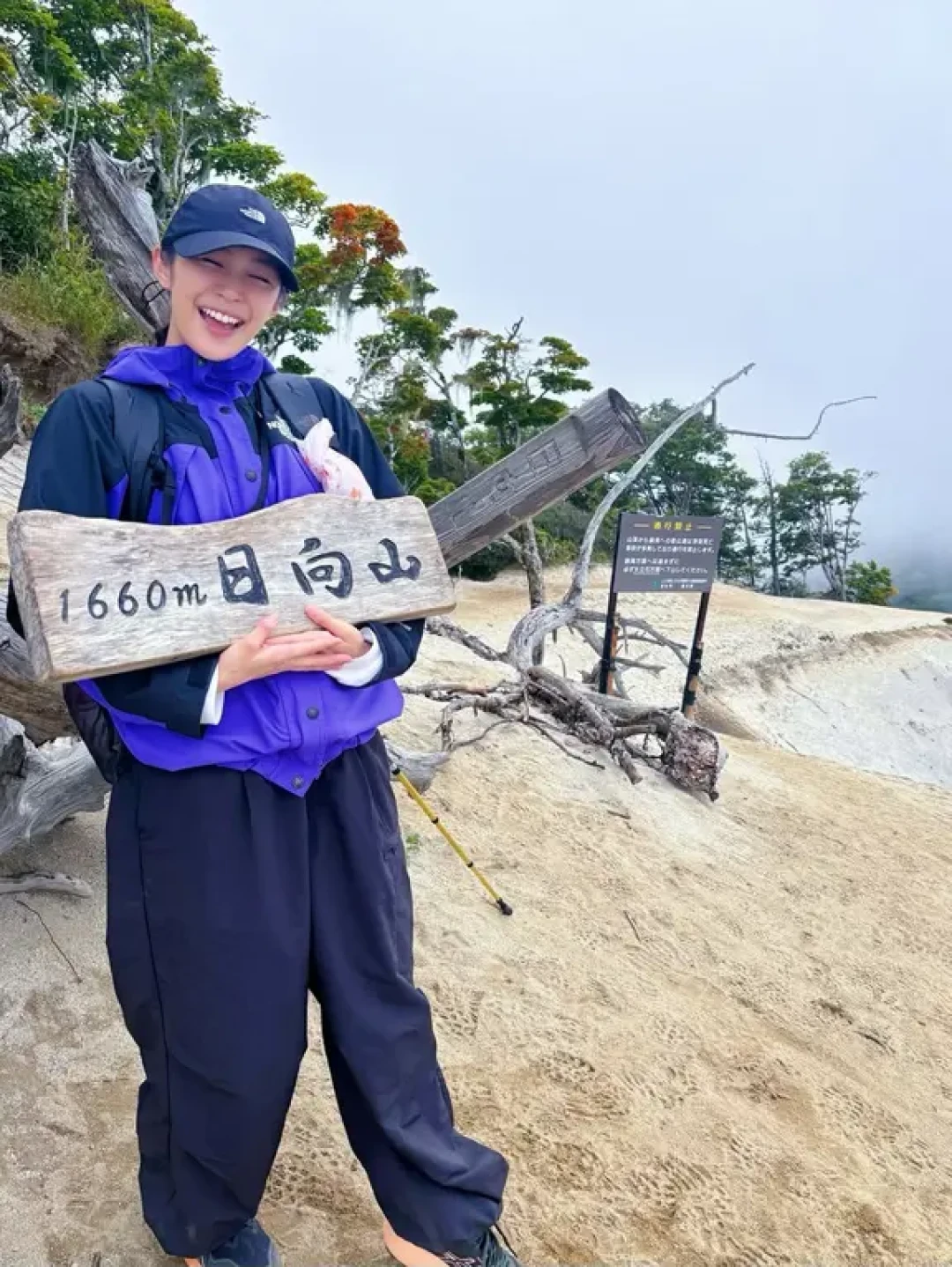 她真的好会穿!会登山也会演戏的邻家感女主