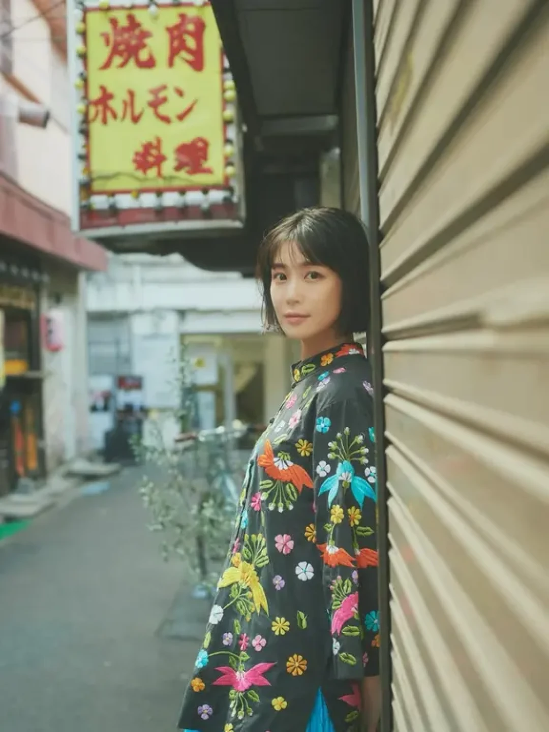 她真的好会穿!会登山也会演戏的邻家感女主