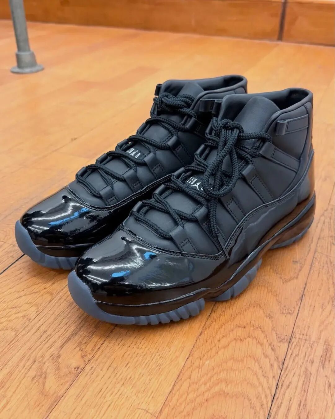 AJ11 要发力了?CdG x AJ11 联名首次曝光!规格拉满了!