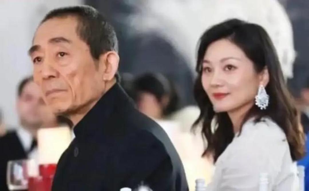 75岁还不退休,让44岁妻子担惊受怕的张艺谋,印证了冯小刚的话