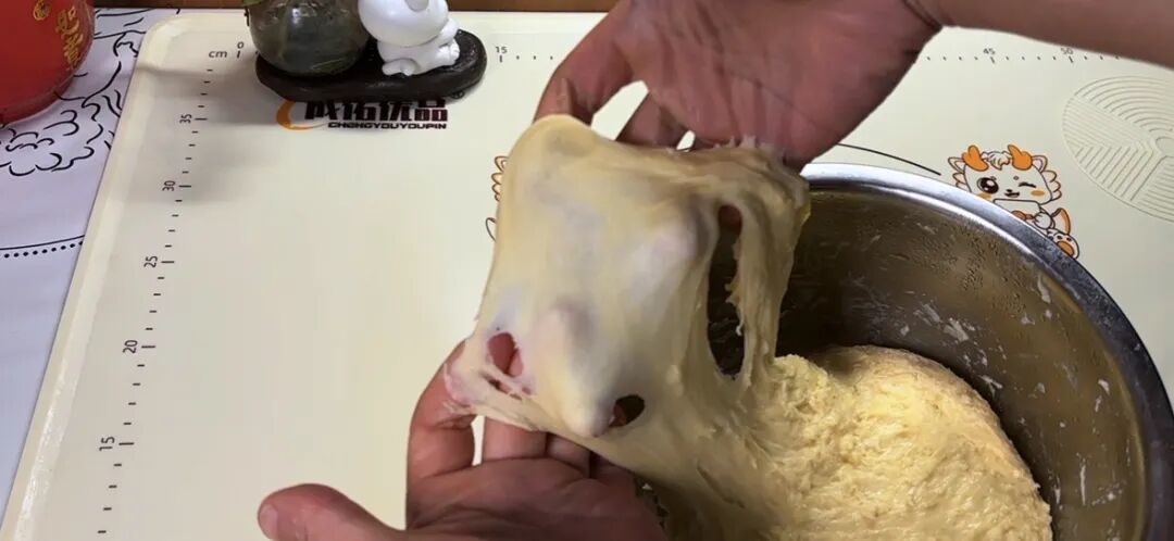 电饭锅就能做拉丝大吐司!零失败配方,柔软到爆,只要掌握方法和技巧,新手也能一次成功
