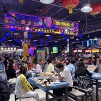不要相信网上说的三亚夜市裙子100元三件……