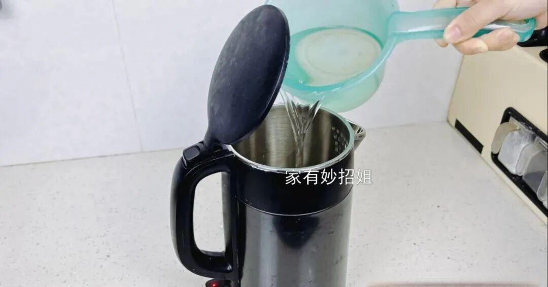 使用“电水壶”烧水,10个家庭9个做错!为了健康请转告家人