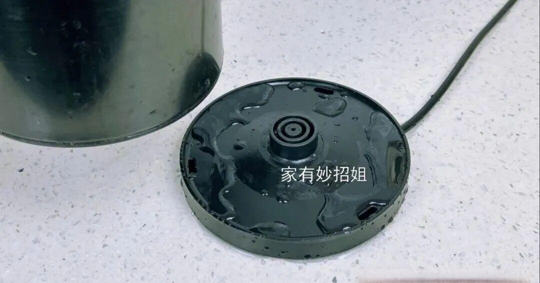 使用“电水壶”烧水,10个家庭9个做错!为了健康请转告家人