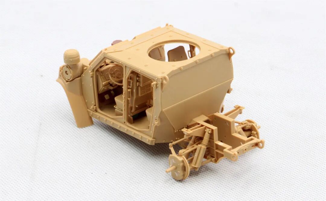 【模型网评测】麦田 RM-5149 1/35 美海军陆战队JLTV M1278 A1重火力支援型 素组部分