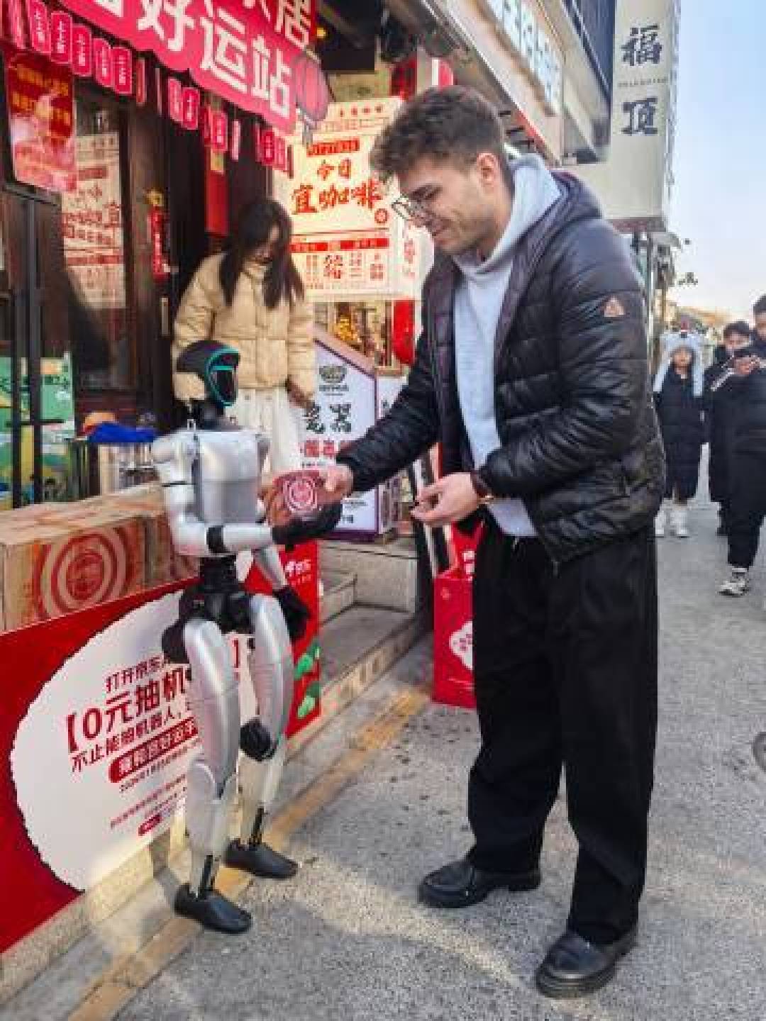 雍和宫祈福机器人惊呆老外,赛博朋克遇上传统佳节太震撼