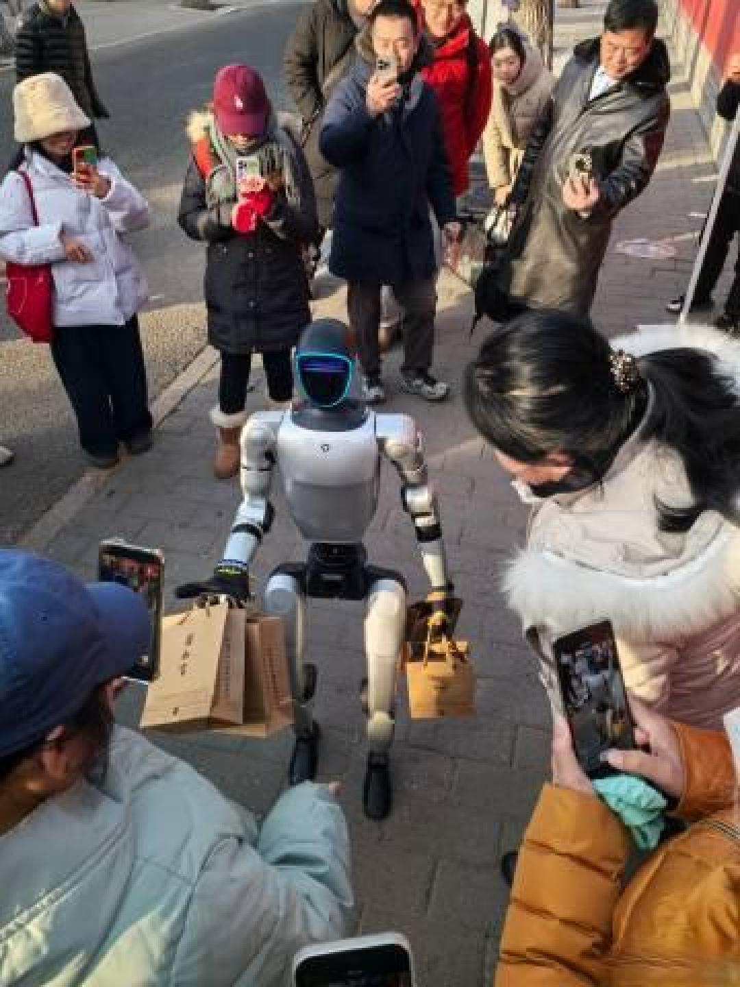 雍和宫祈福机器人惊呆老外,赛博朋克遇上传统佳节太震撼
