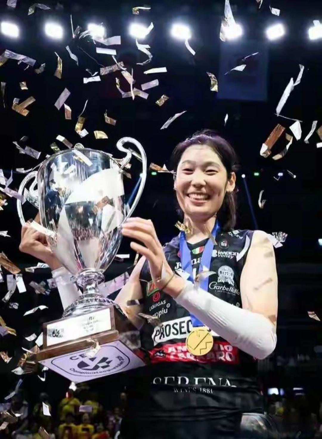 大心脏!朱婷13分决胜局挽救赛点,助球队卫冕意大利杯冠军